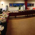Buffetopstelling bij groot feest apart in Buk-ow zaal